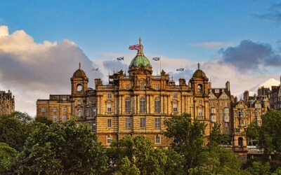 Top 10 Must-See Attractions in Edinburgh